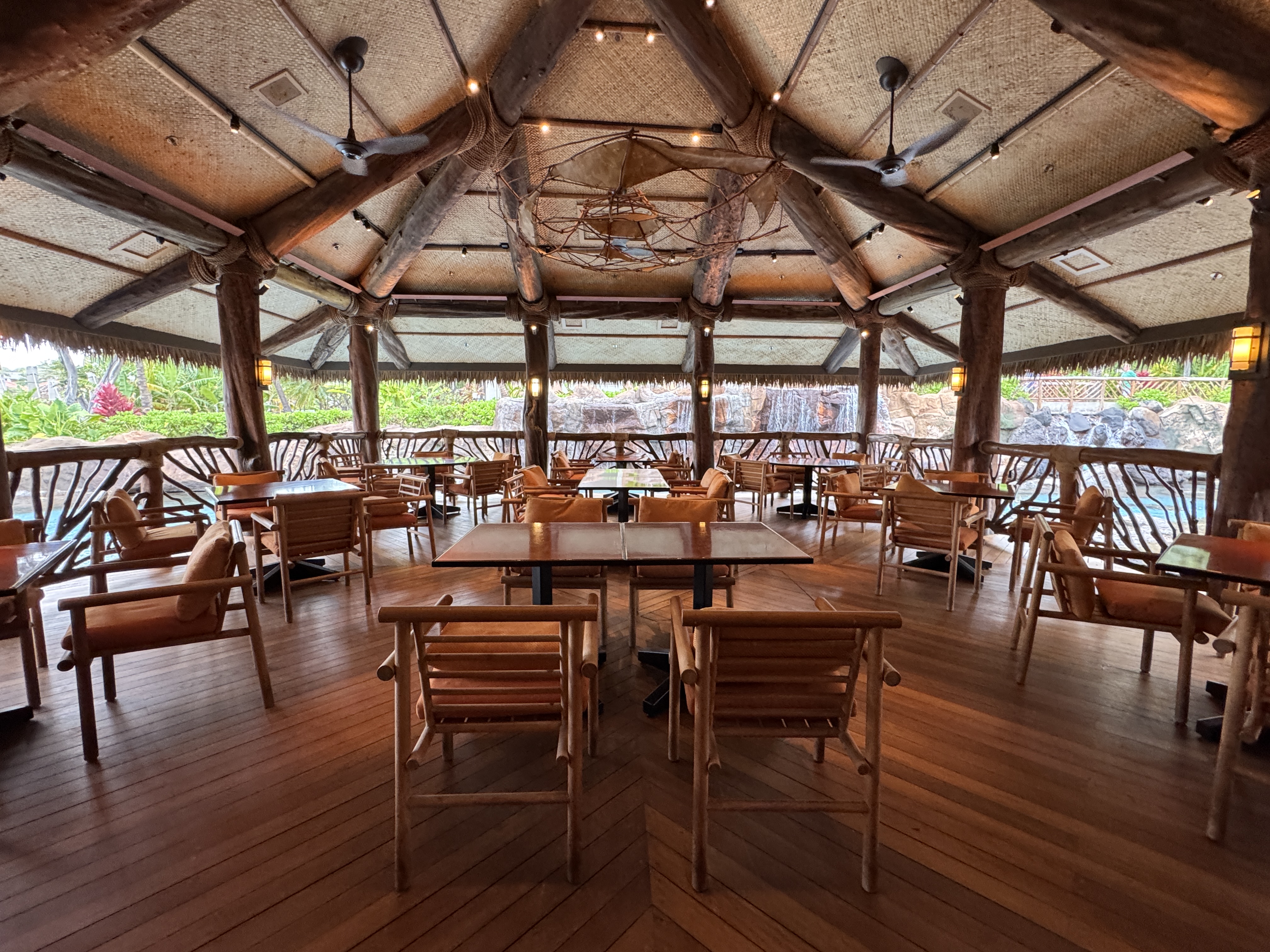 Grand Wailea dining seating at Humu