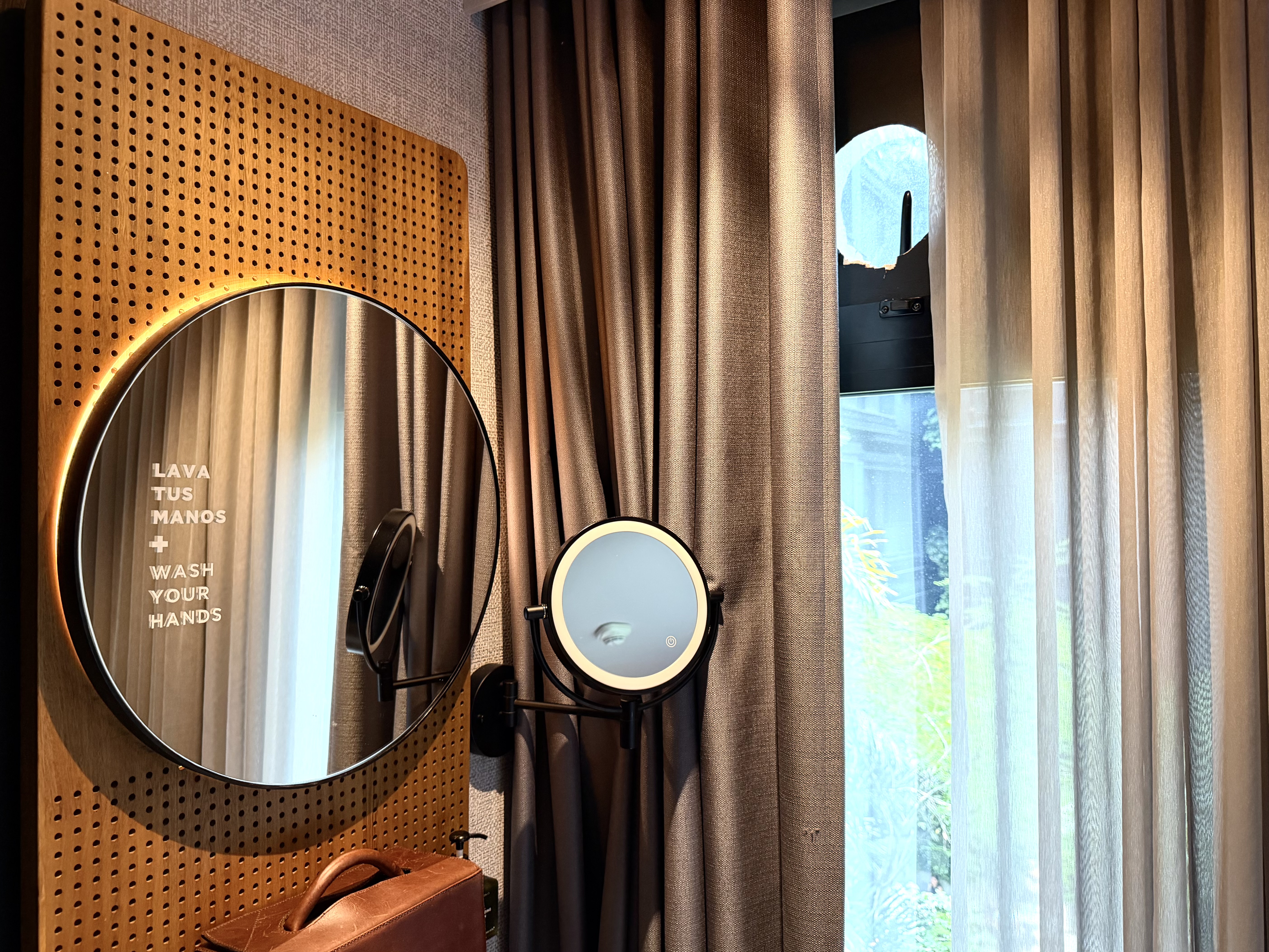 Hyatt Click Clack Medellin room broken window