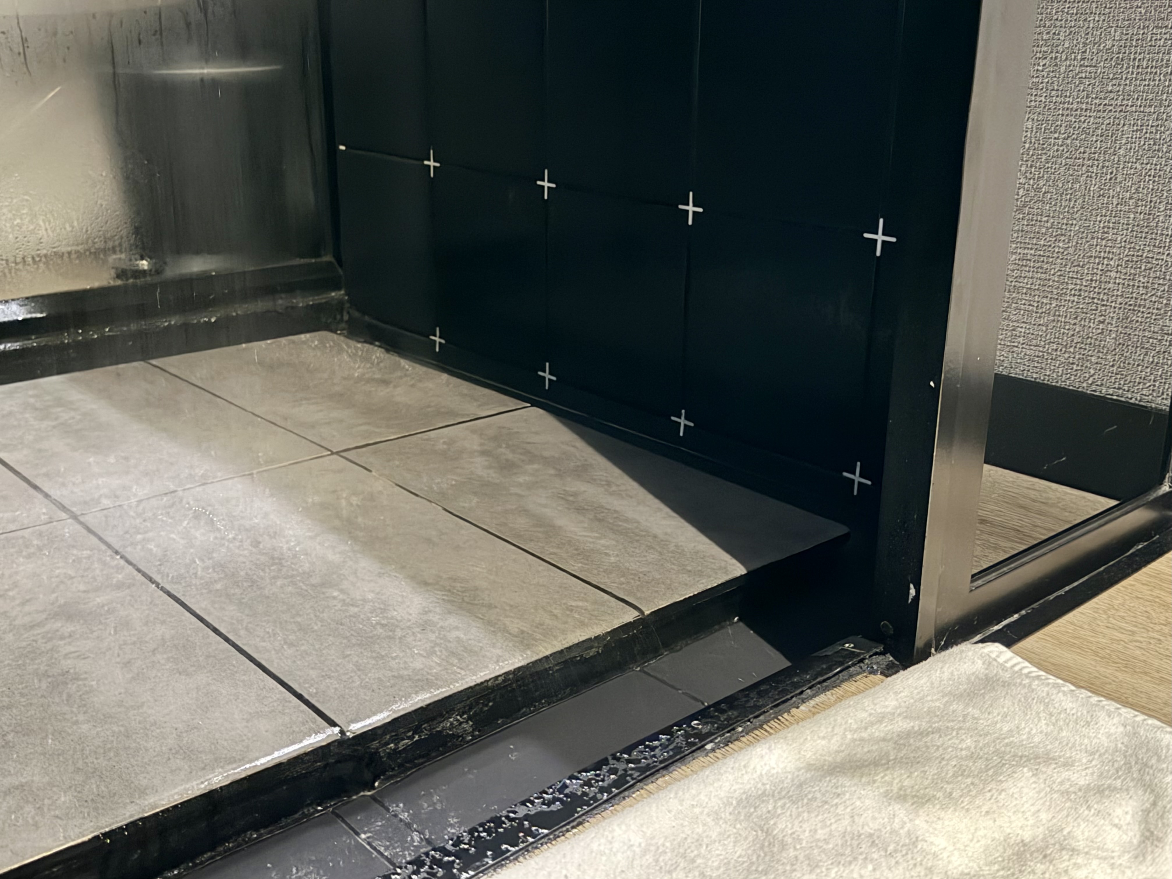 Hyatt Click Clack Medellin shower step