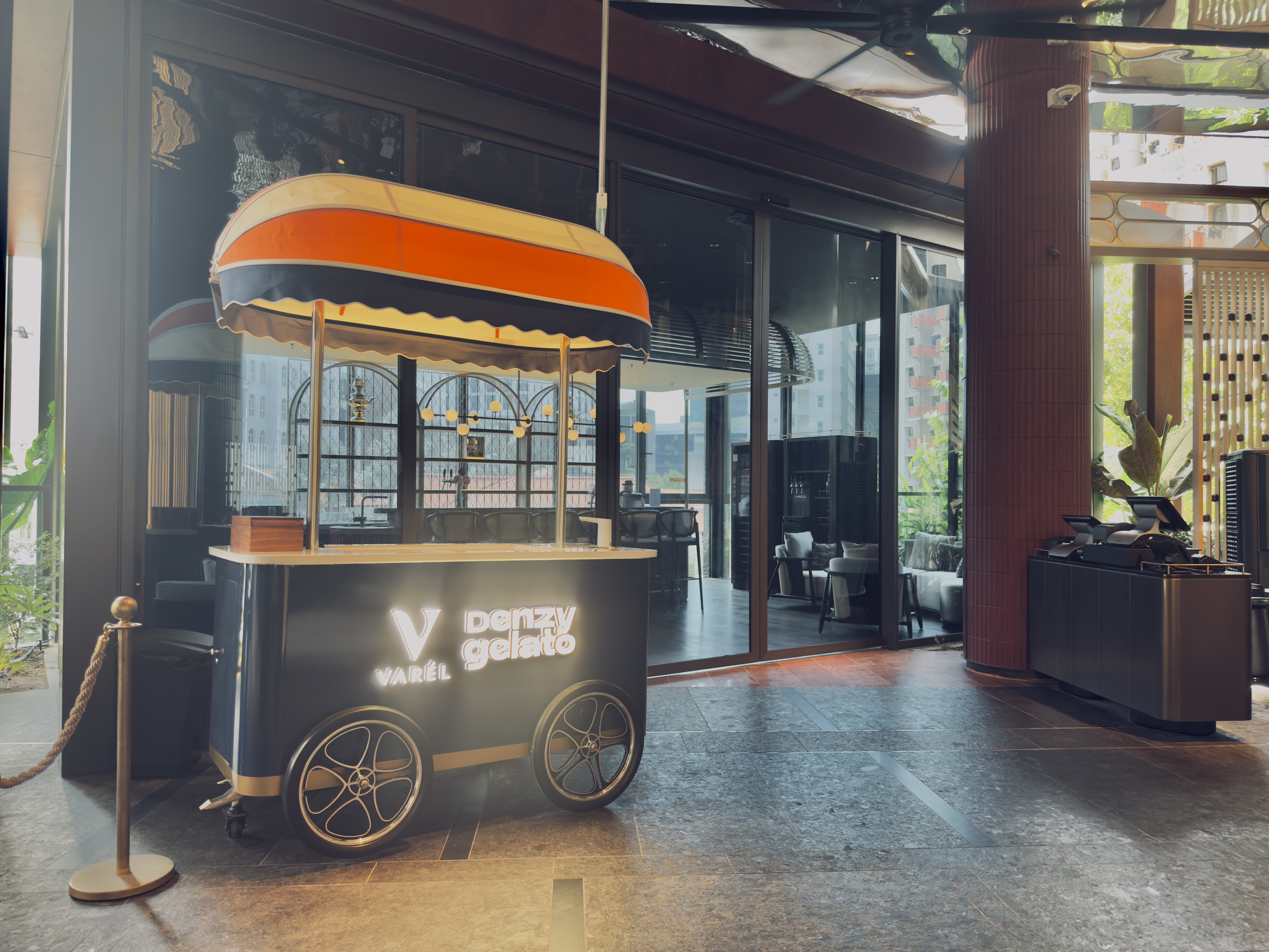 Varel Singapore gelato cart