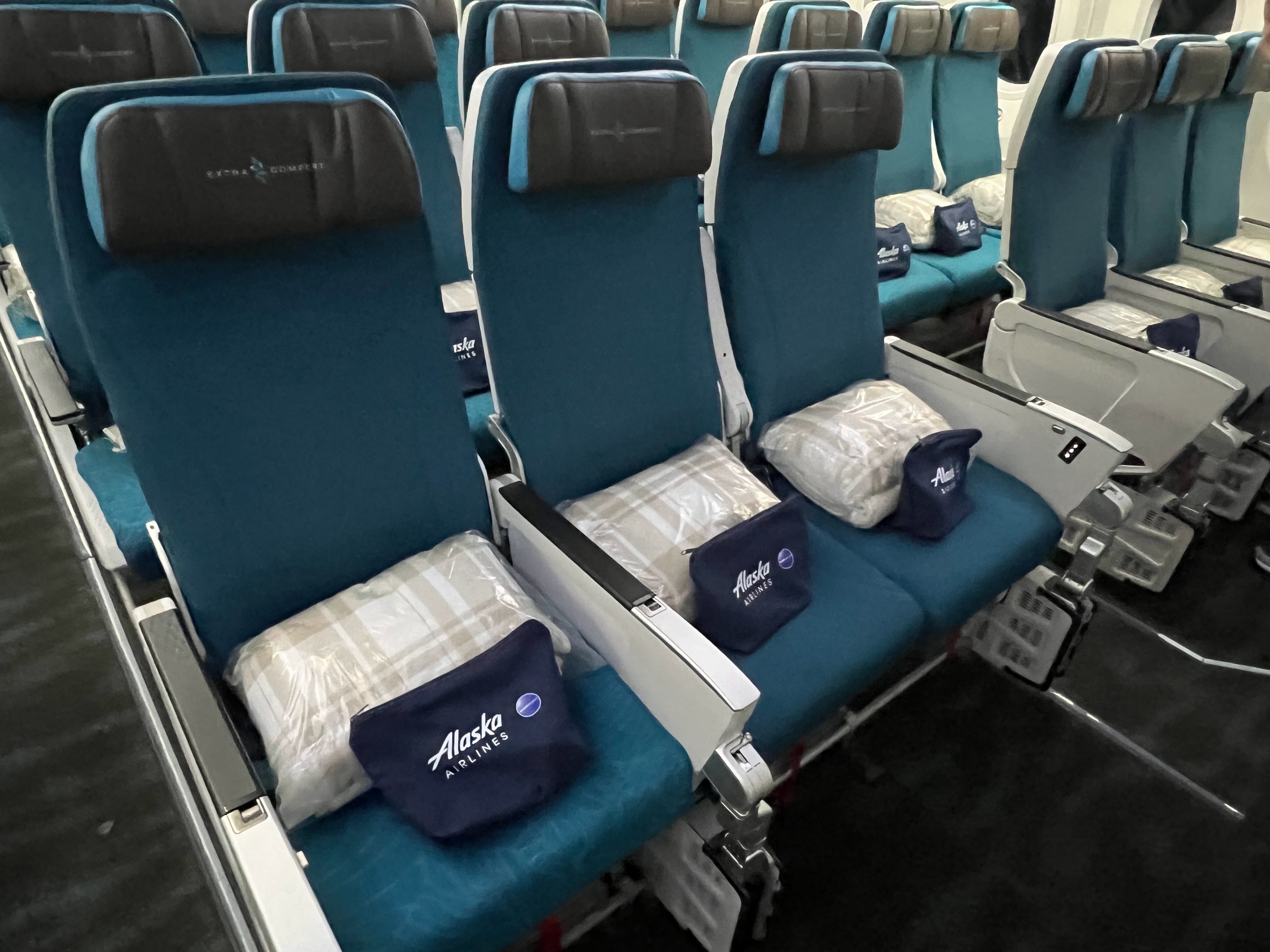 Alaska Airlines 787 9 Dreamliner Extra Comfort economy seat
