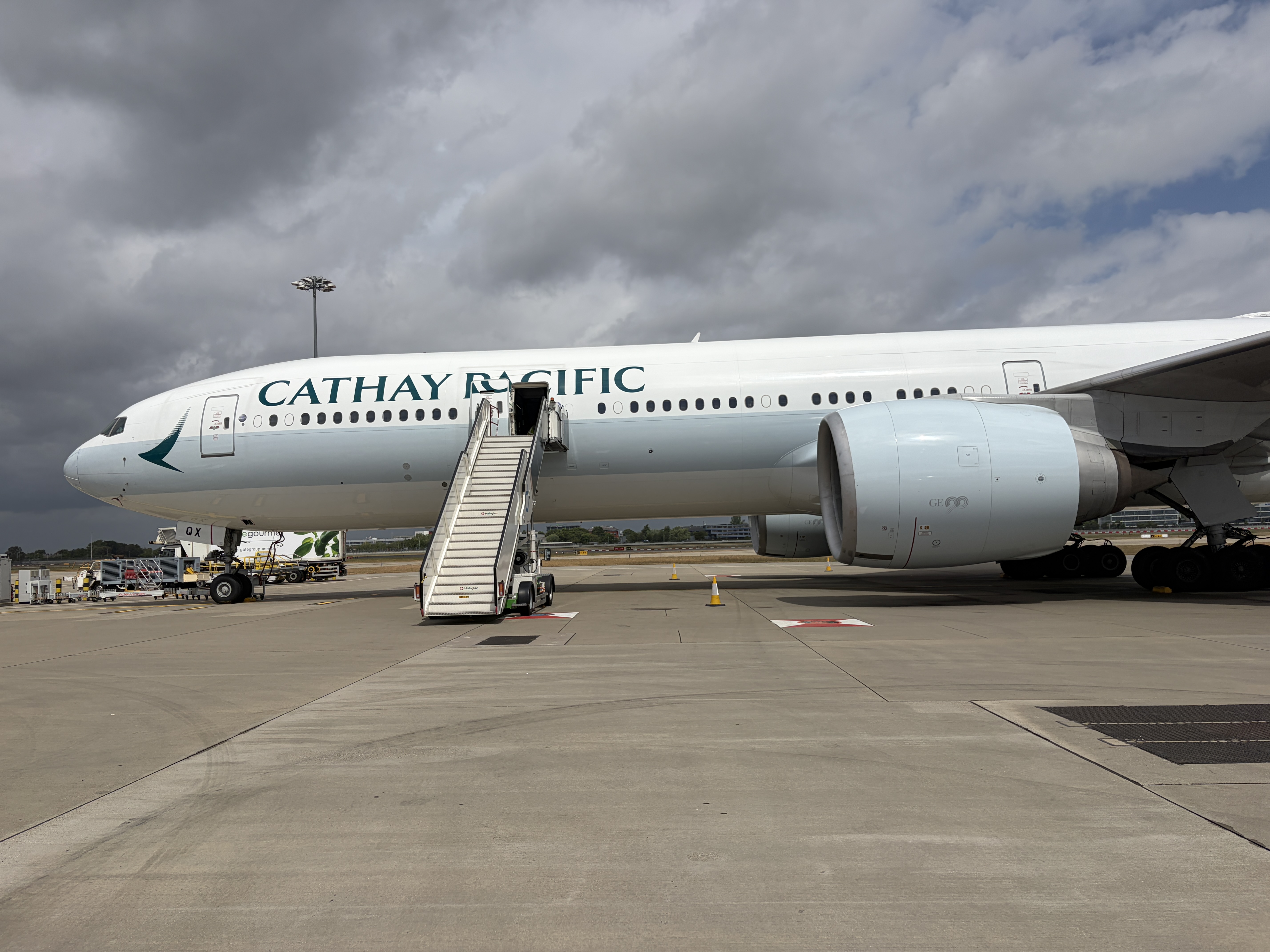 Cathay Pacific Aria Suites retrofitted 777300ER airplane