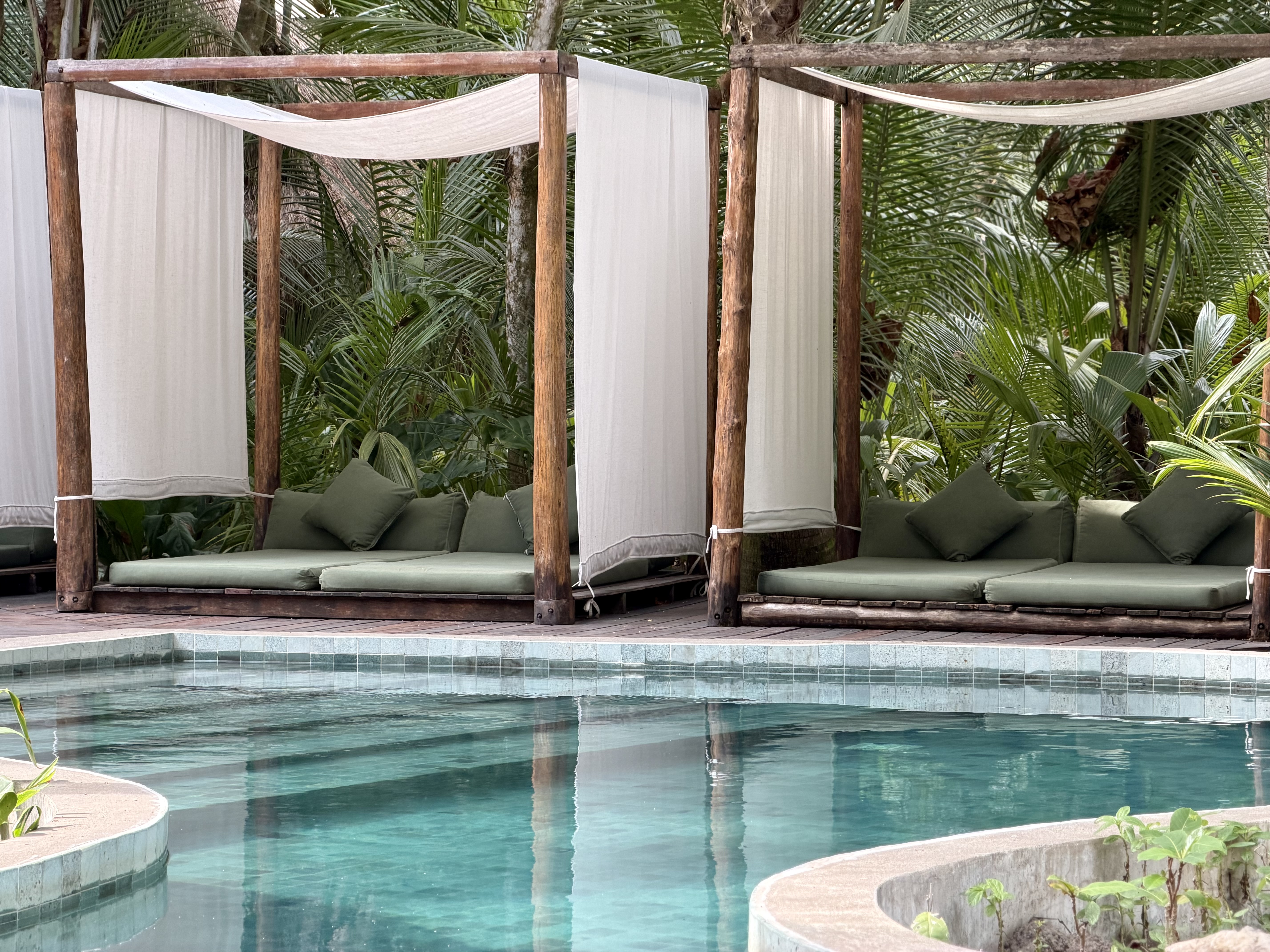 Isla Palenque Panama pool cabanas