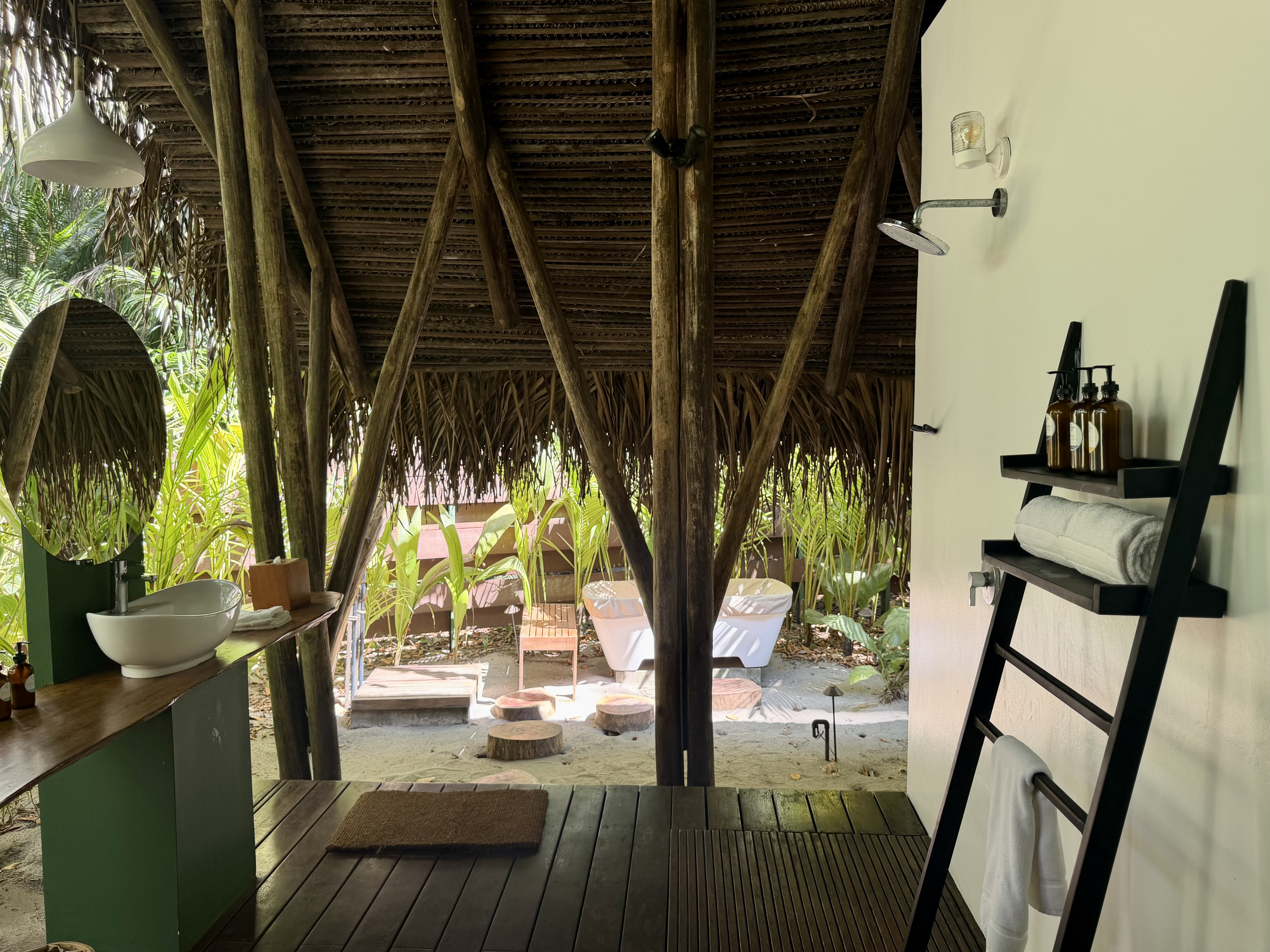 Isla Palenque Panama room outside bathroom