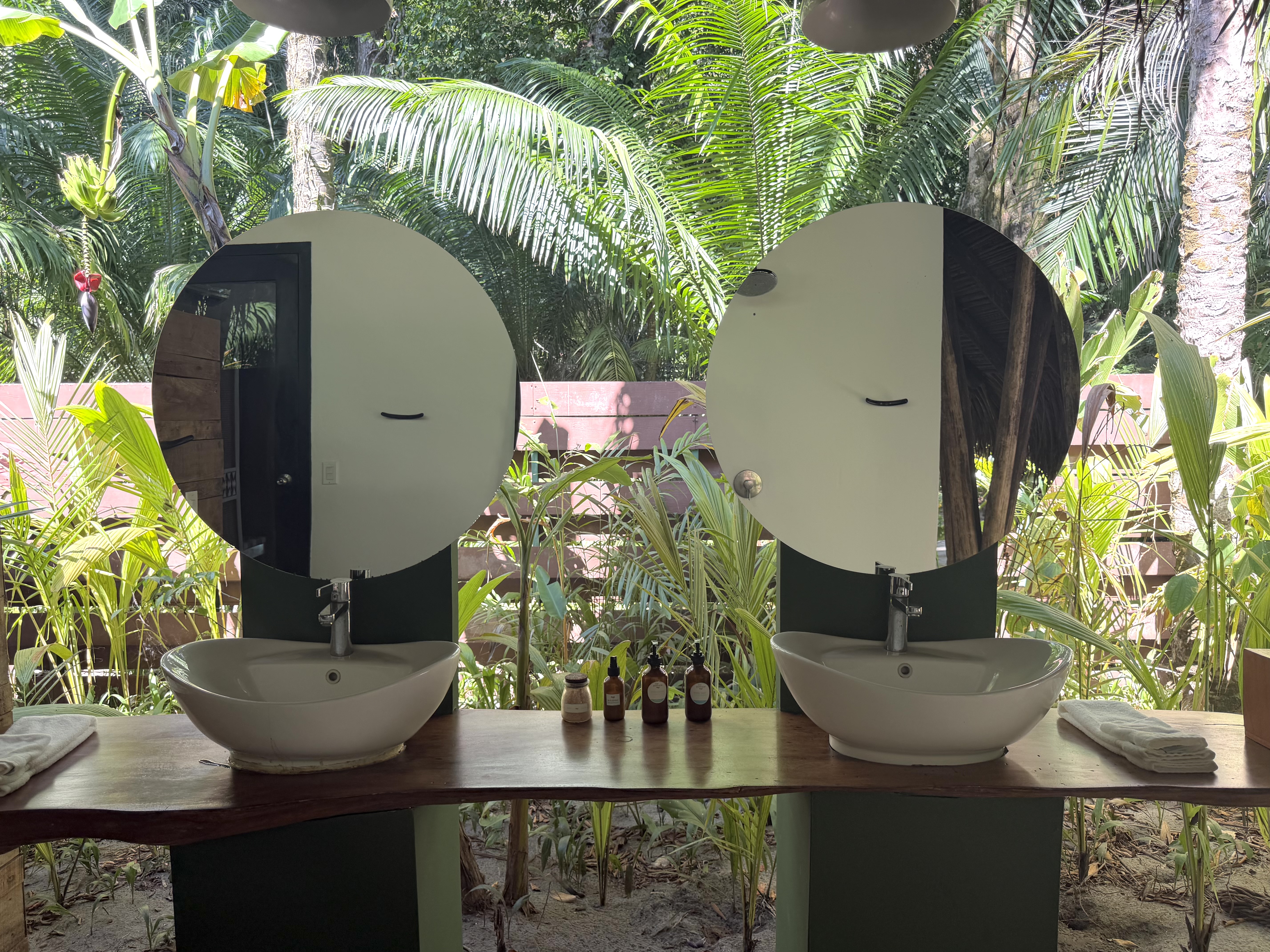 Isla Palenque Panama room sinks