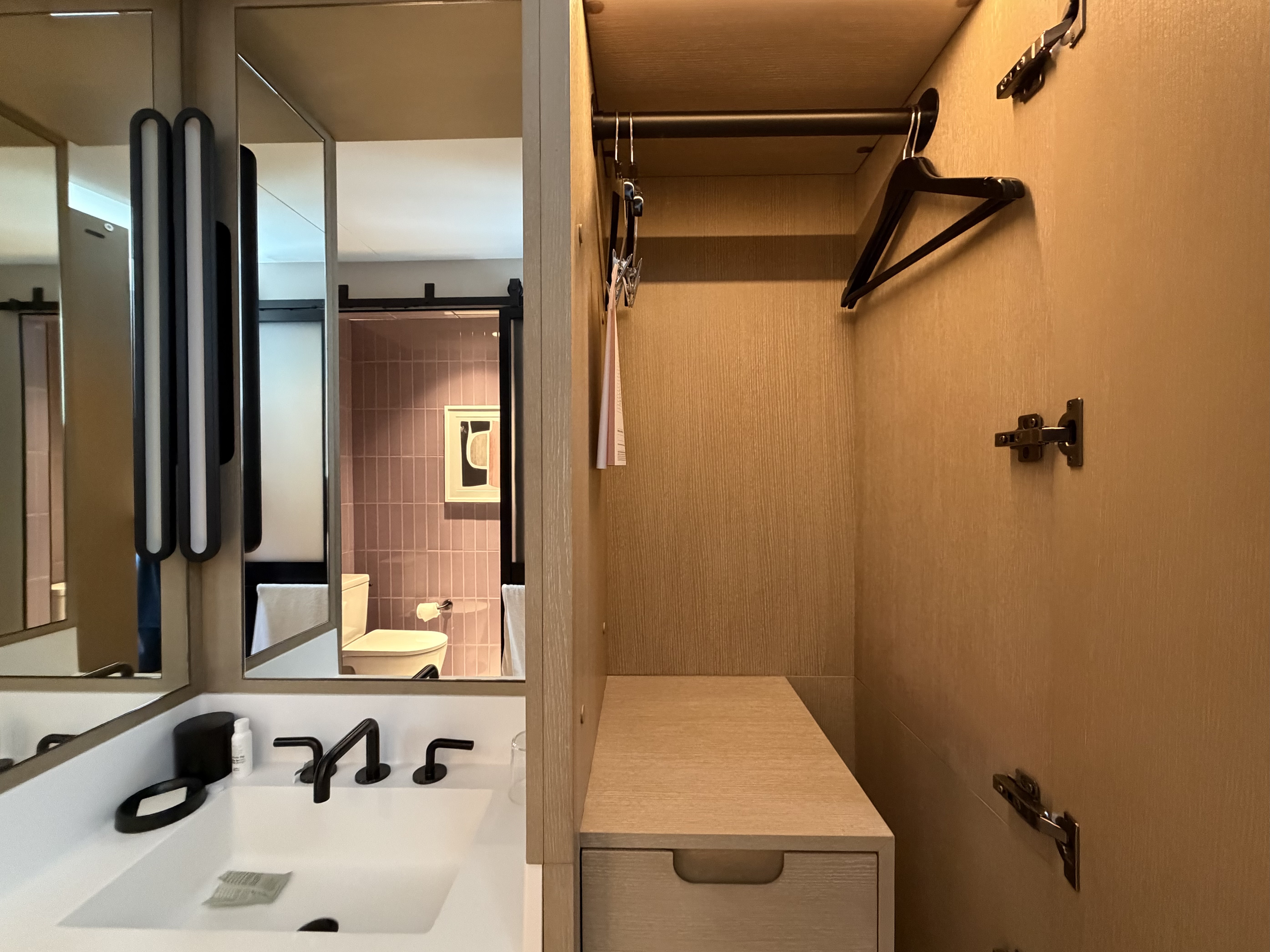 Kimpton Era New York wardrobe space
