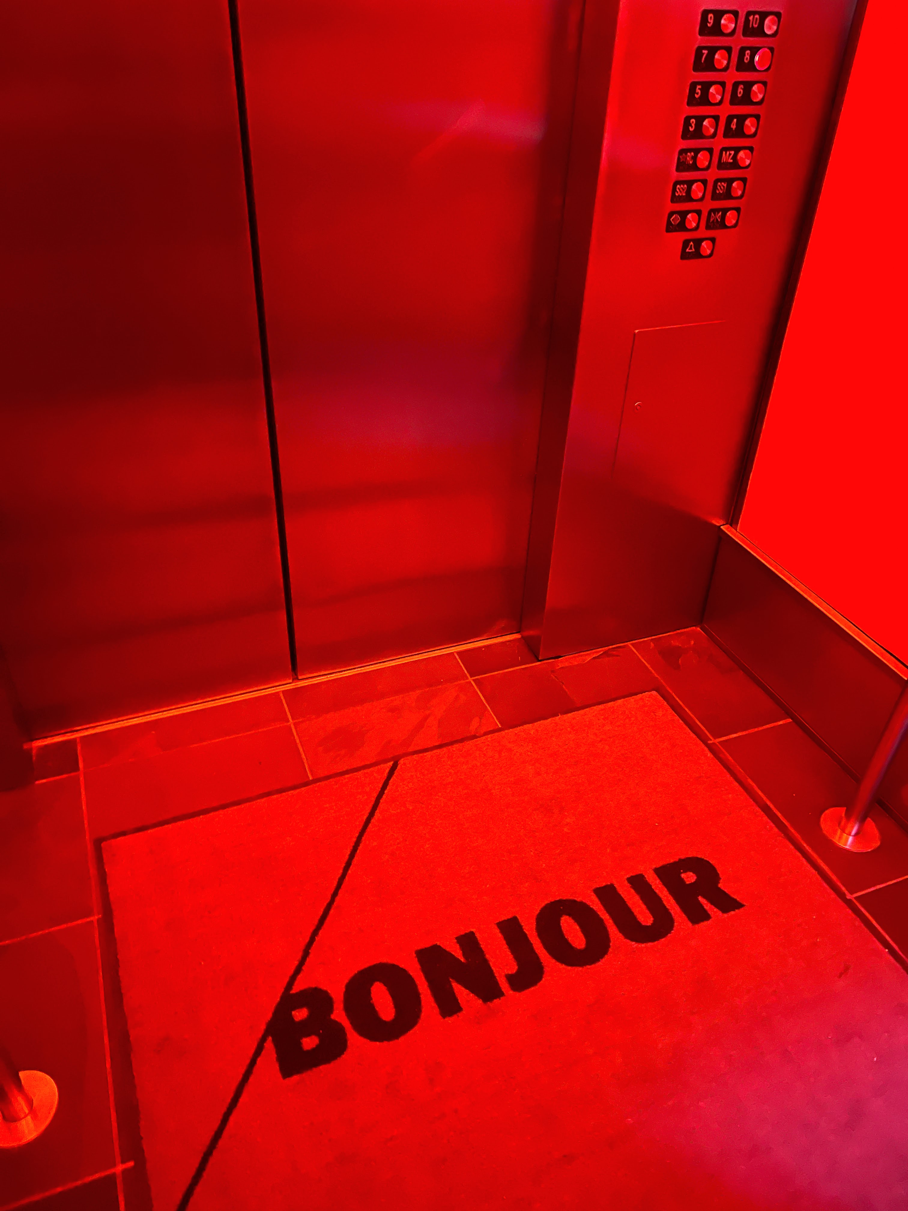 W Montreal elevator