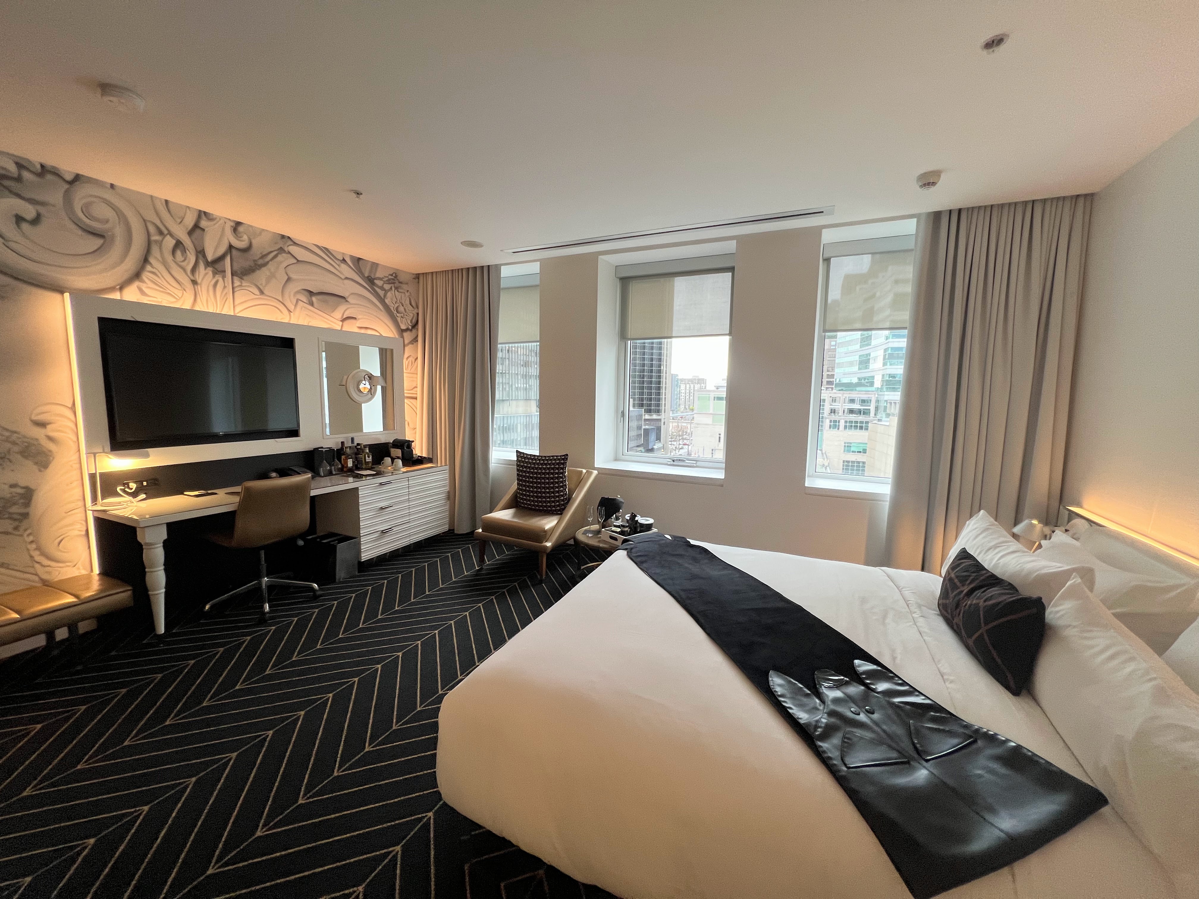 W Montreal guest room