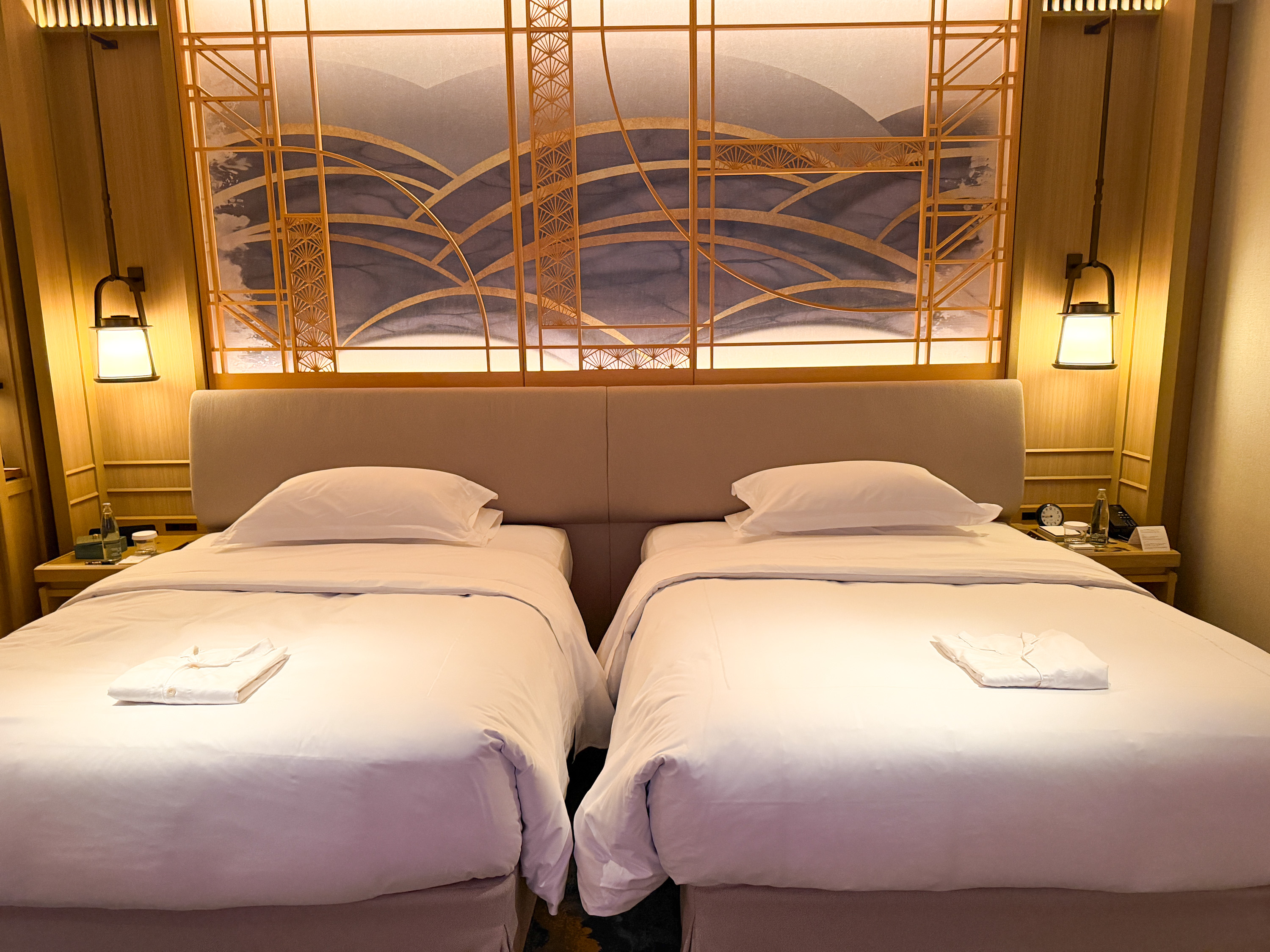 Waldorf Astoria Osaka Twin Beds Artwork Headboard