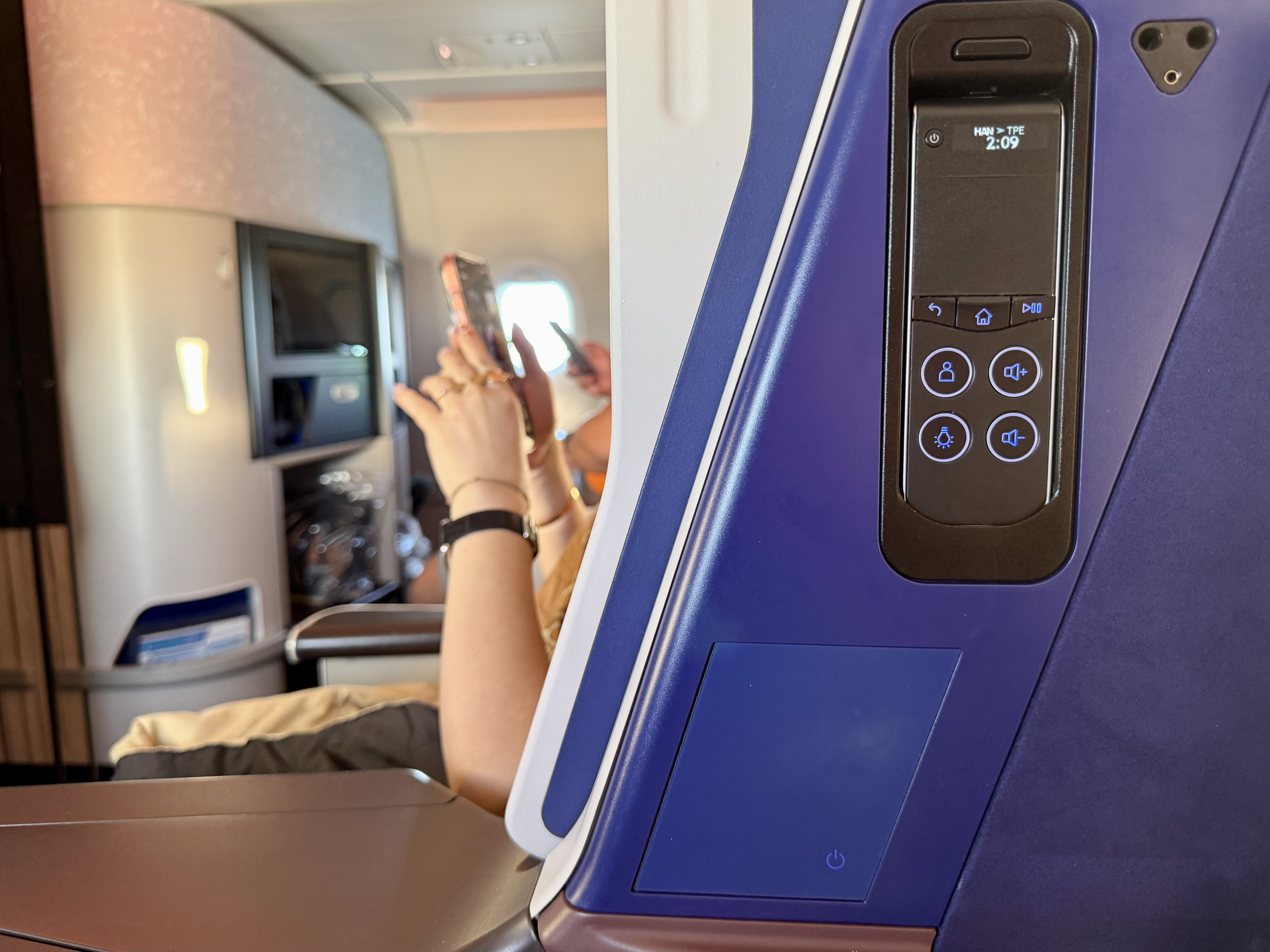 China Airlines Airbus A321neo business class seat controls