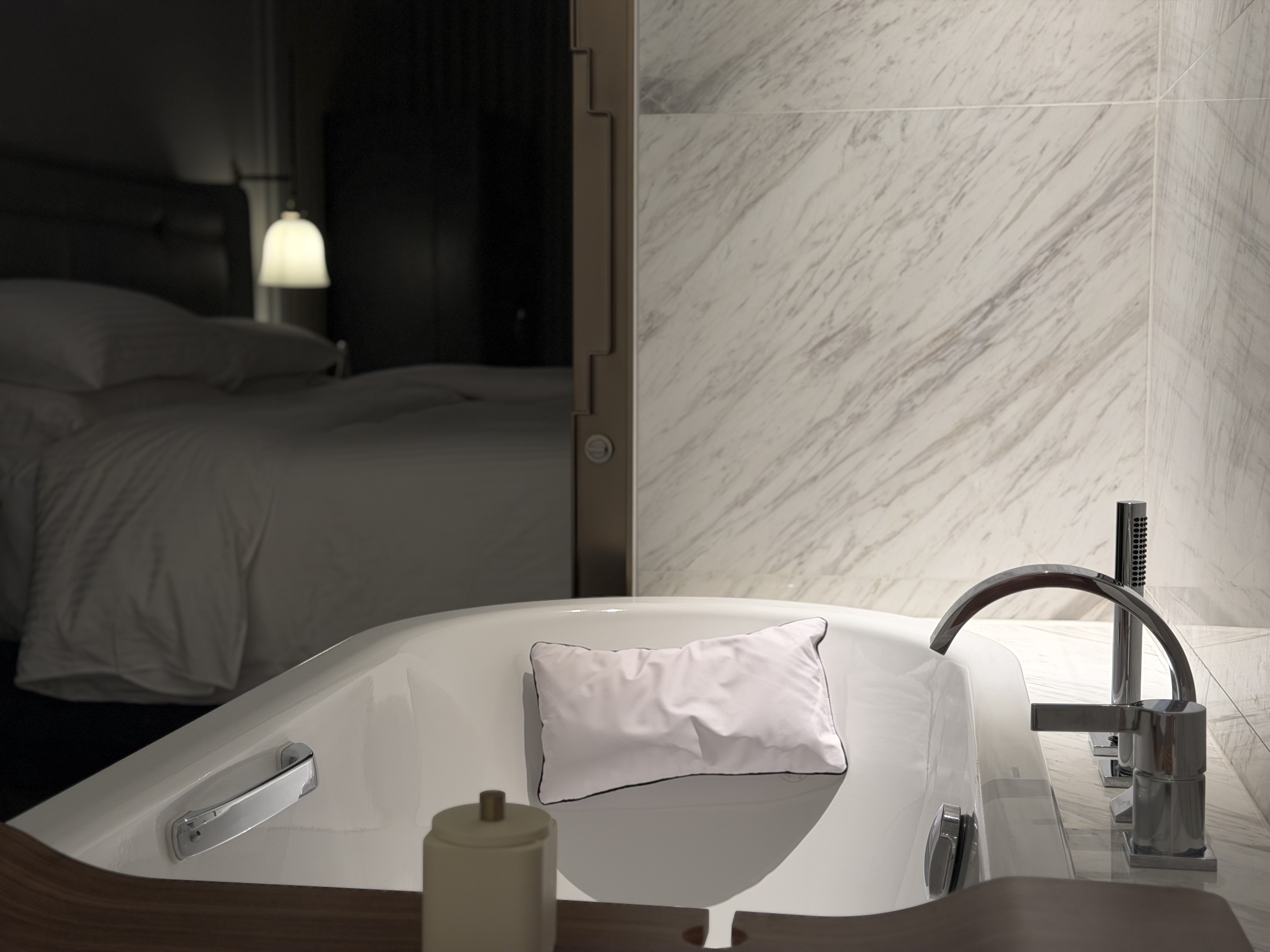 Fairmont Hanoi bathroom bathtub