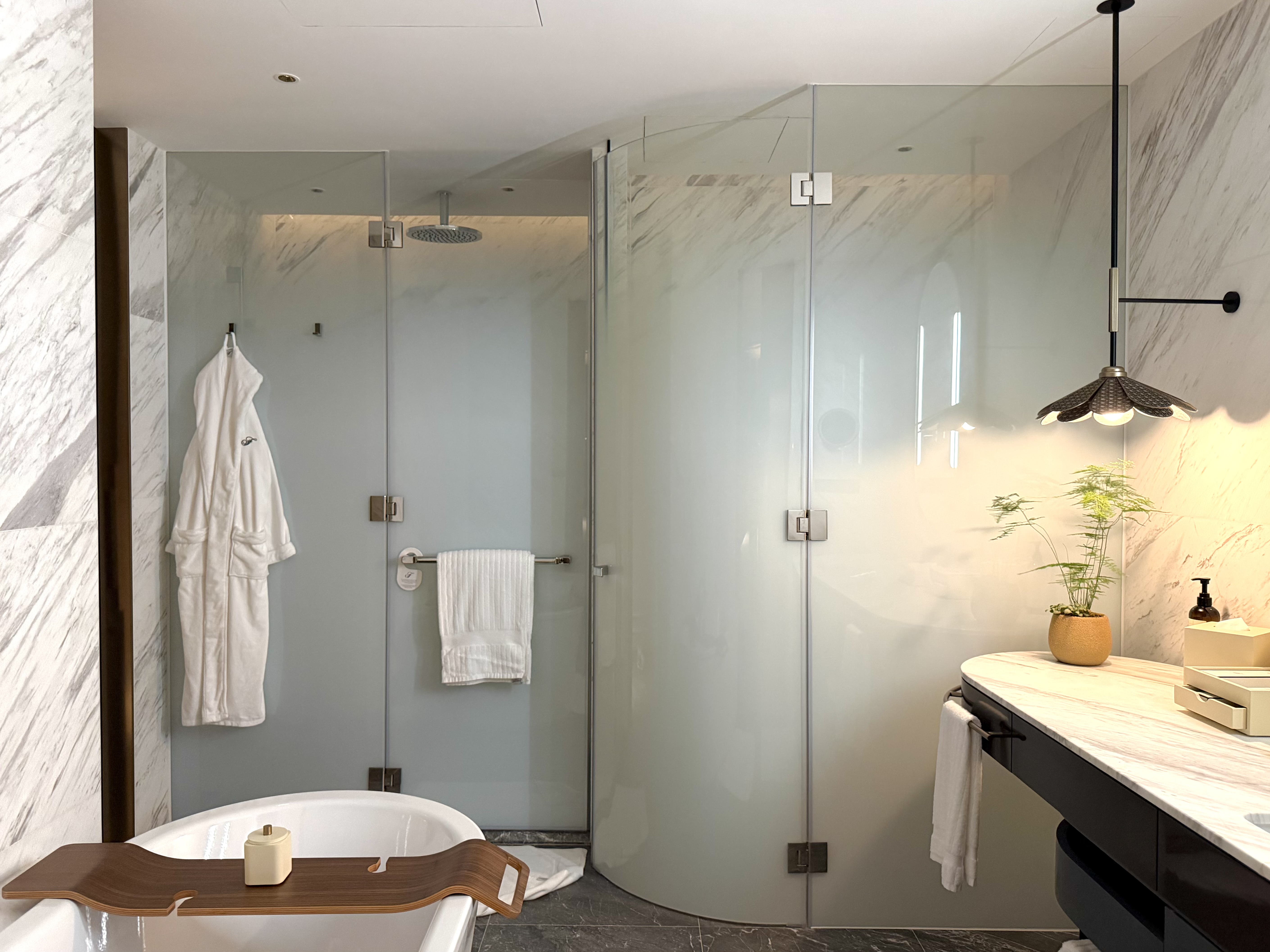 Fairmont Hanoi bathroom
