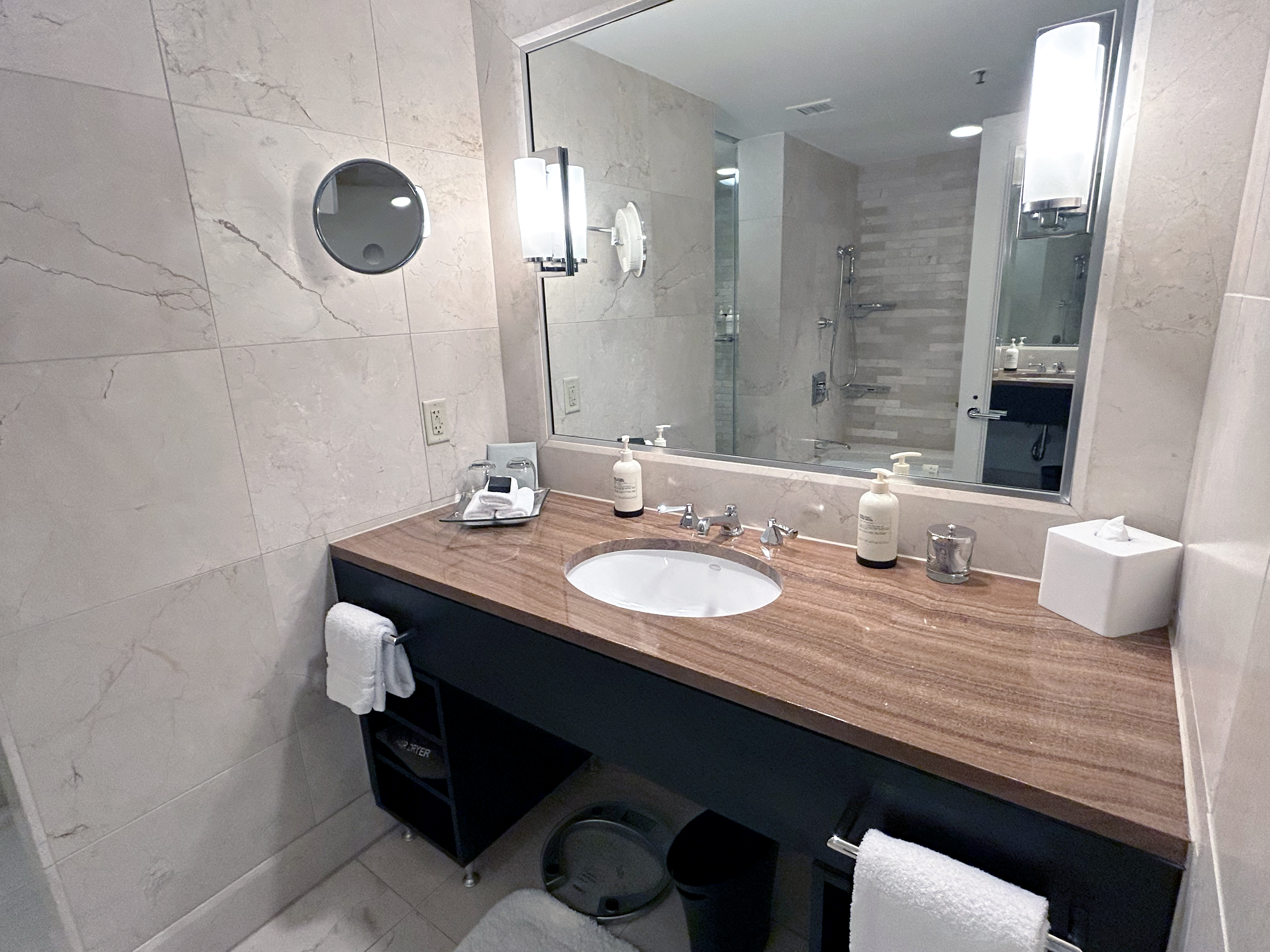 Four Season Chicago Room 3805 bathroom sink