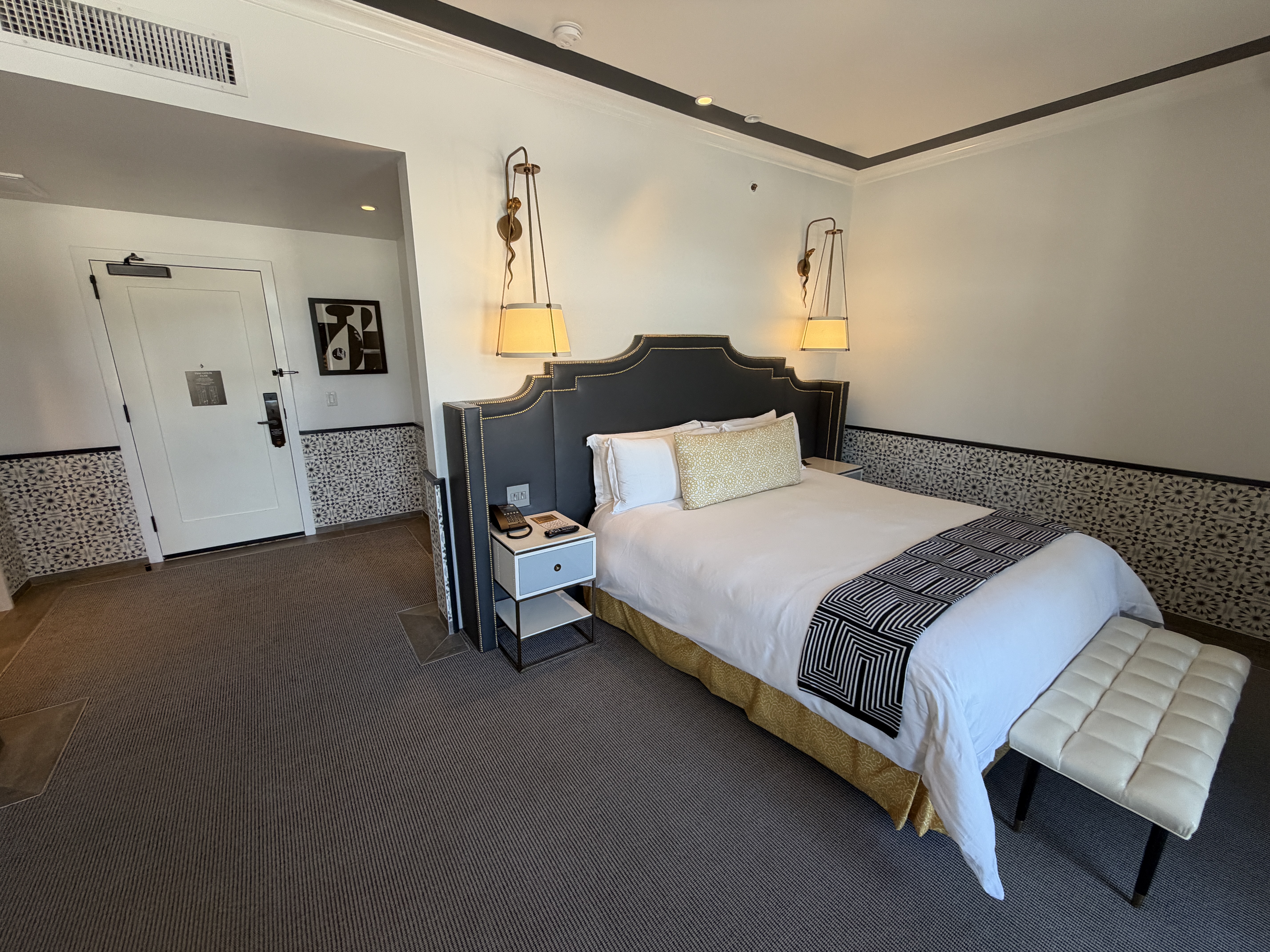 Hotel Califonian King Bed Room Hotel Califonian King Bed Room