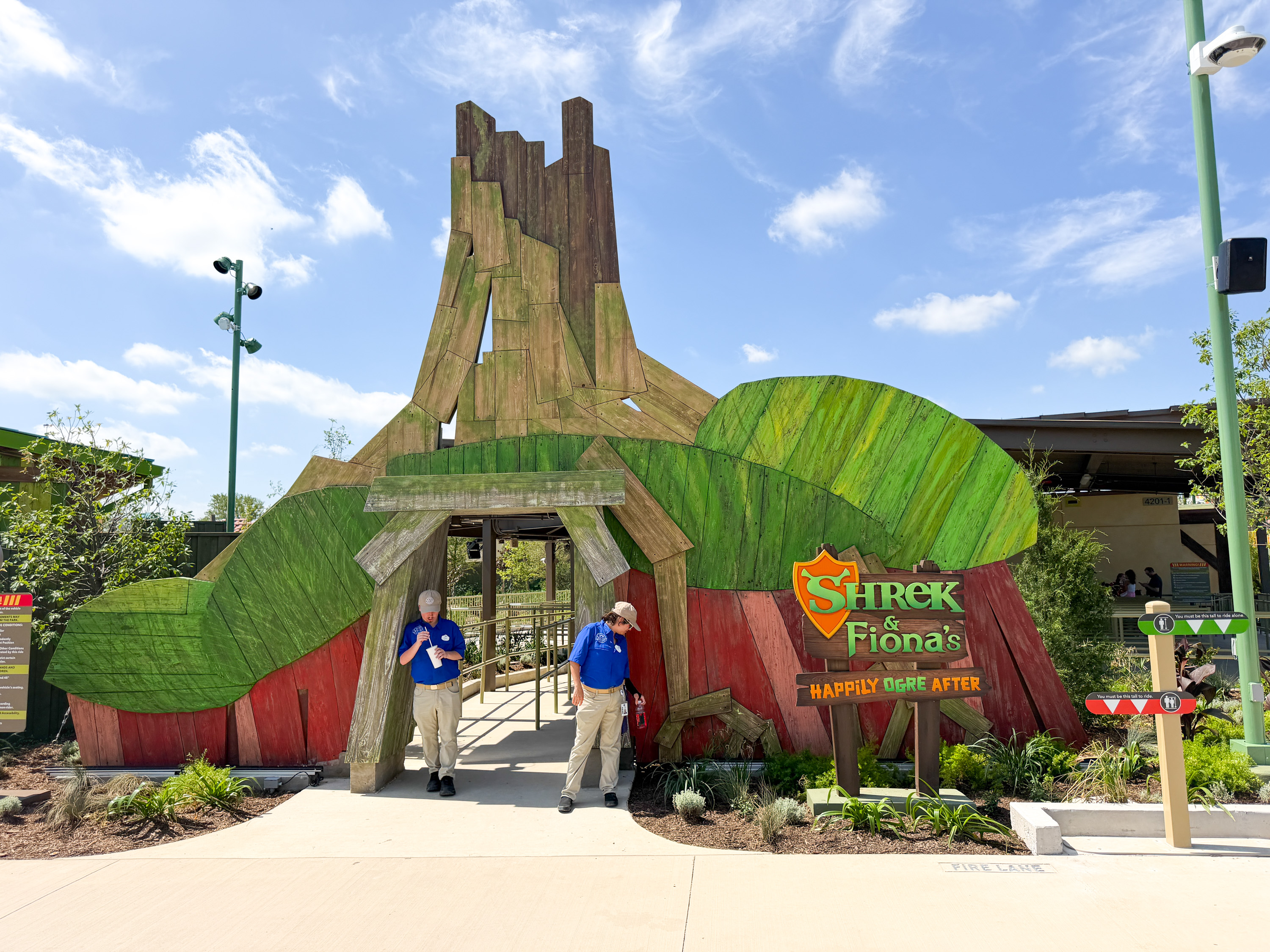 Universal Kids Resort Shrek Fiona ride