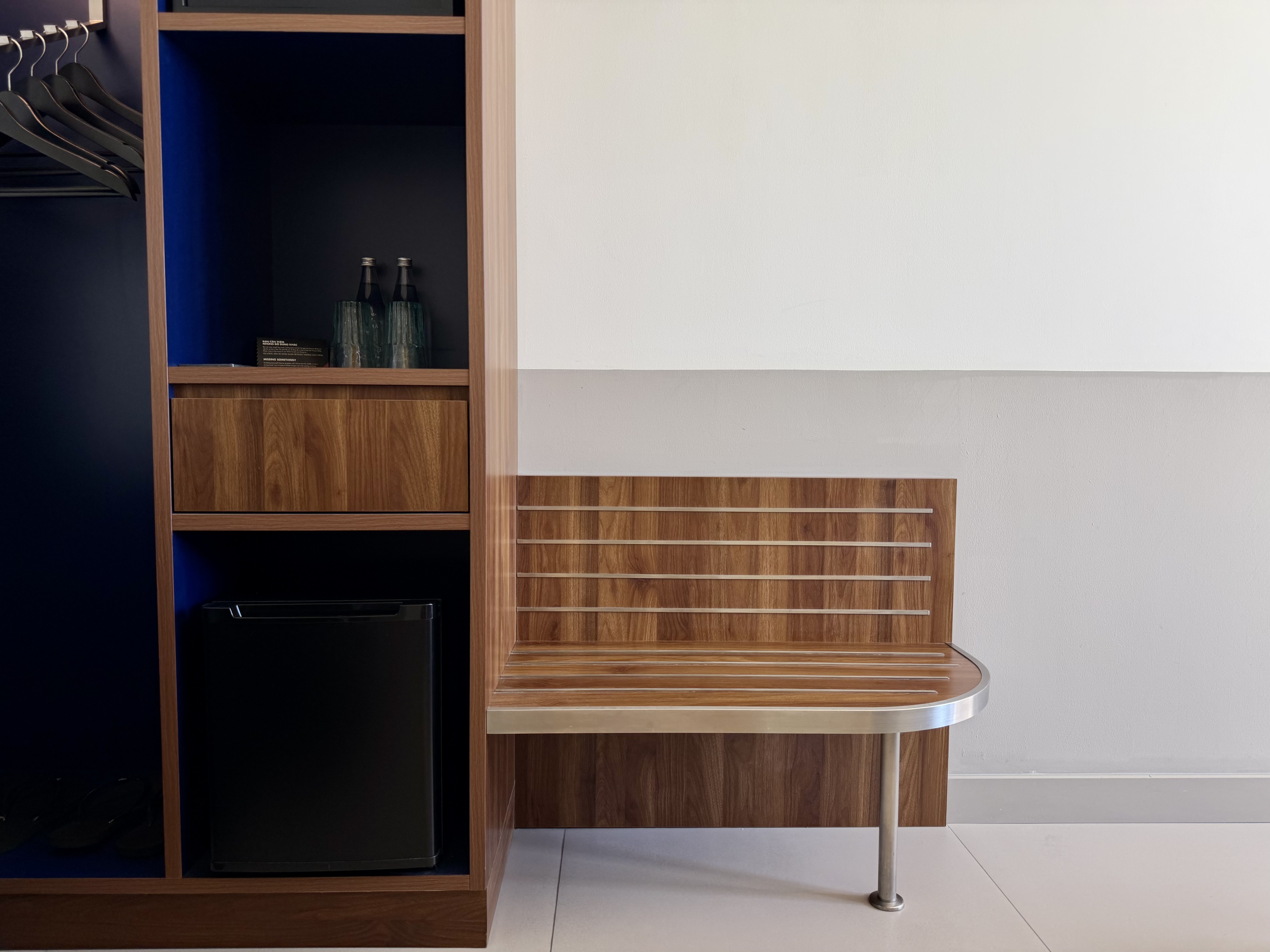 Wink Danang Riverside room luggage shelf