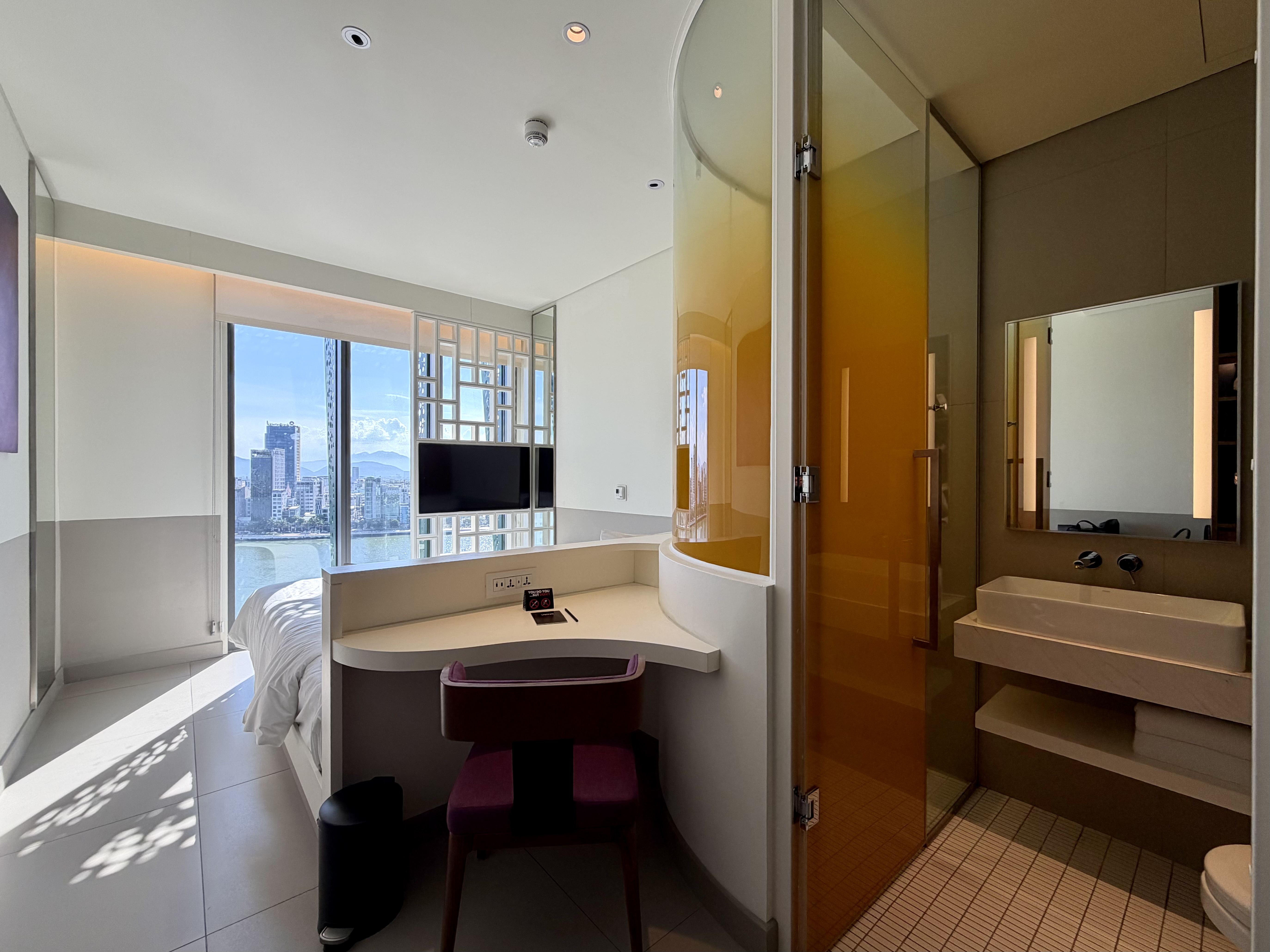Wink Danang Riverside room wide angle